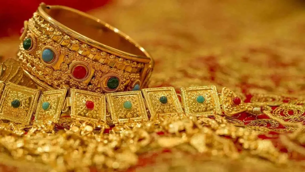 L’or vendu en Algérie est faux! découvrez les précisions (vidéo) Collection de bijoux en or avec pierres précieuses colorées.