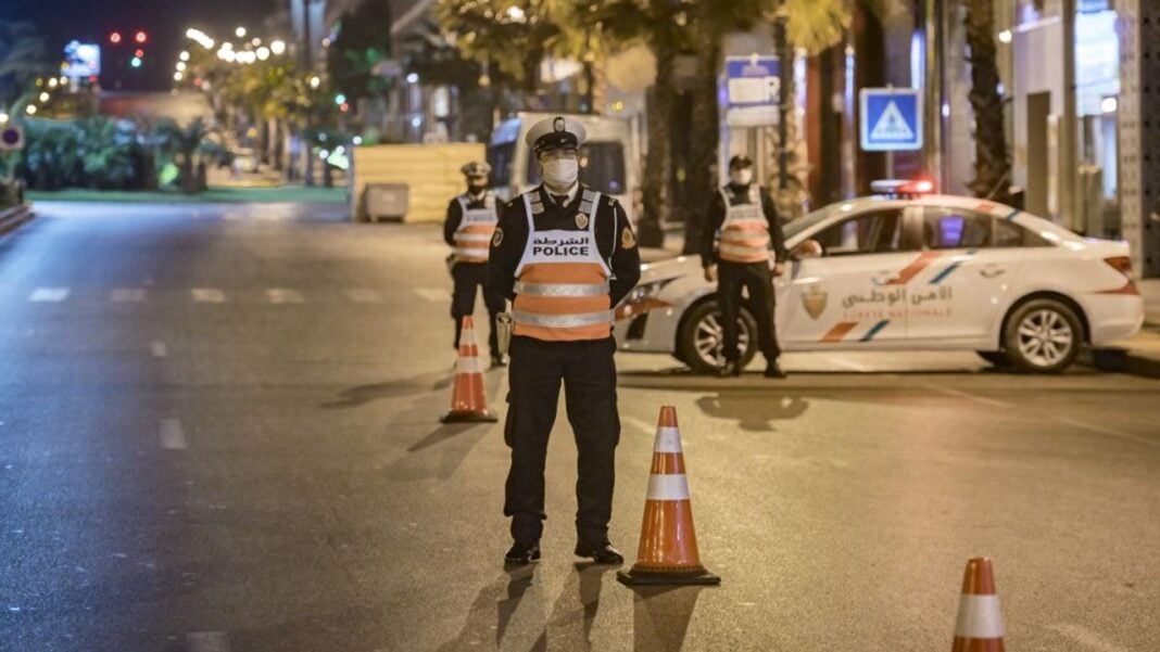 Maroc :Triste, décès d’une touriste française après une agression par un déséquilibré Policiers en contrôle sur une rue nocturne au Maroc.