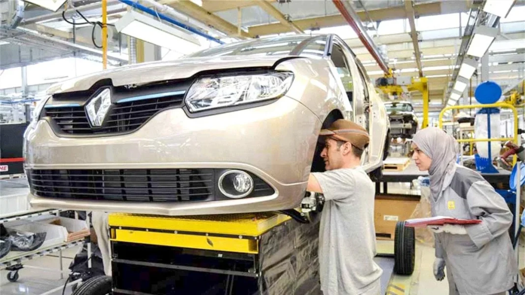 Automobile : Renault Algérie fera paraitre un nouveau modèle en 2023 Processus de fabrication d'une Renault dans une usine en Algérie.