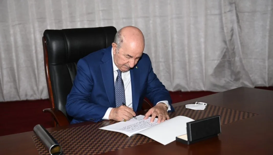 Algérie: Tebboune signe la loi portant Statut de l’auto-entrepreneur Président Tebboune signe la loi sur le statut de l'auto-entrepreneur en Algérie.