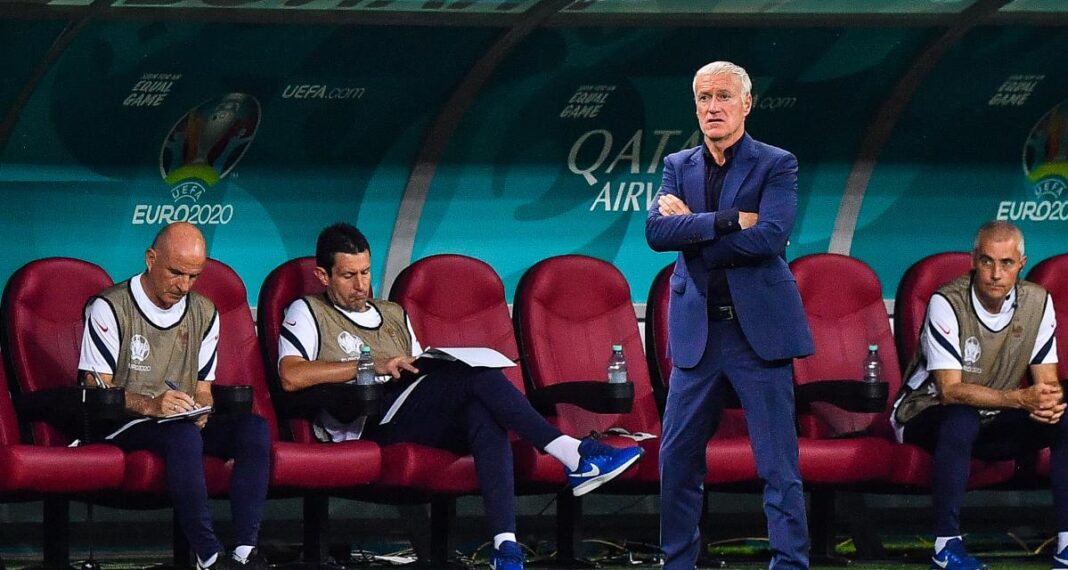 Zidane-Noël Le Graët: Deschamps sort enfin du silence Entraîneur Zinedine Zidane et Didier Deschamps sur le banc de touche.