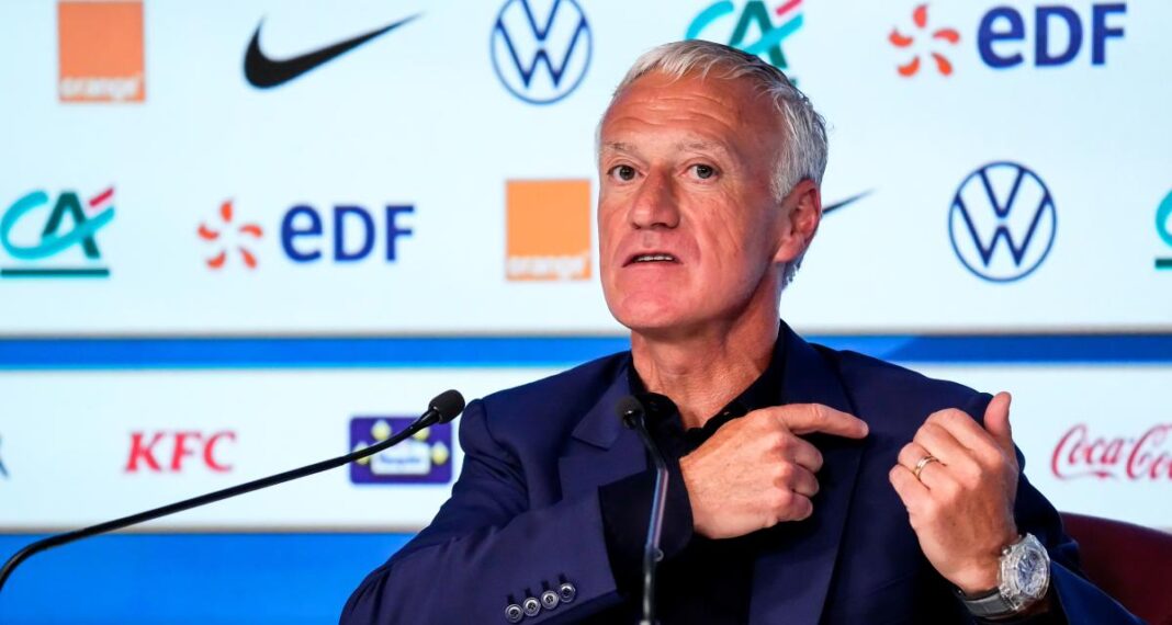 Deschamps s’exprime sur sa prolongation en équipe de France Didier Deschamps lors d'une conférence de presse en France.