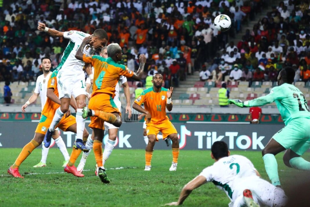 CHAN 2022. Algérie – Côte d’Ivoire : 6 revendeurs de billets placés sous mandat de dépôt. Action intense lors du match Algérie contre Côte d'Ivoire au CHAN 2022.