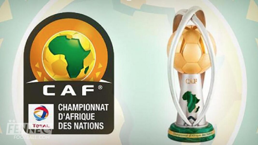 CHAN en Algérie : Quand le ridicule frôle le Maroc Logo de la CAN 2023 avec symbole de l'Afrique et ballon de football.