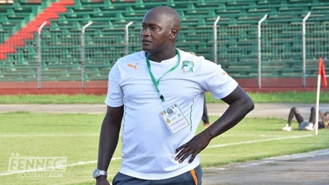 CHAN 2023- Algérie Côte d’Ivoire : le coach Ivorien Soualiho Haidara menace les fennecs (Vidéo) L'entraîneur ivoirien Soualiho Haidara sur le terrain de football.