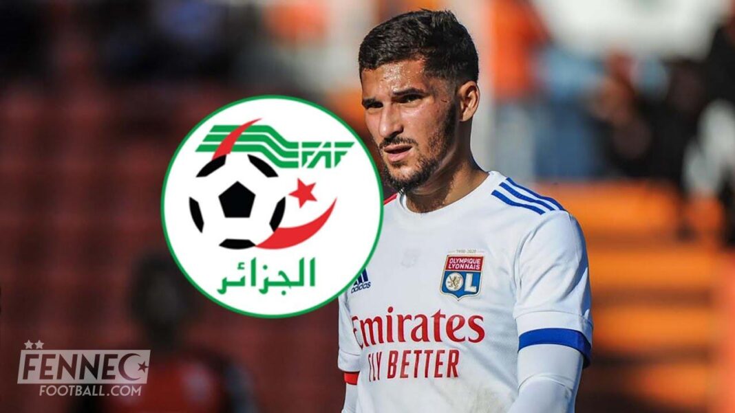 Coup de théâtre, Aouar contredit Zefizef le Président de la FAF Aouar en action sur le terrain avec le logo de la FAF en premier plan.