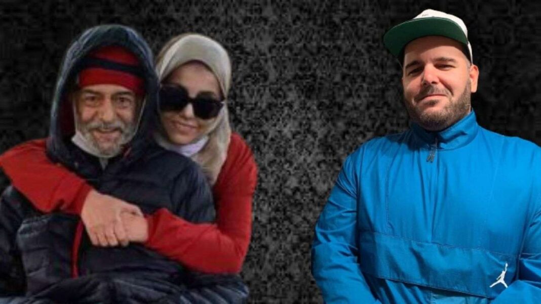 Trois personnes posant ensemble, hommage à une mère.