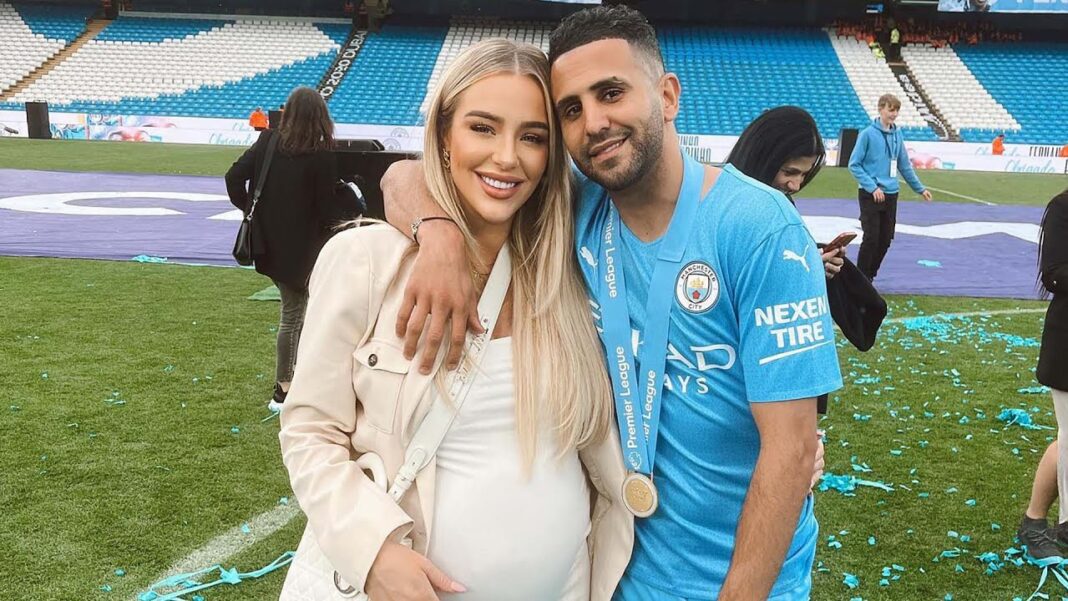 La mirobolante vidéo de Mahrez et de sa fille Mahrez et sa fille souriants au stade avec médaille.