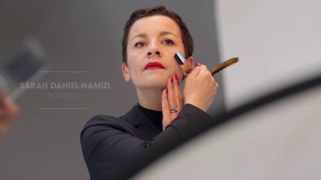 Inouï! En France, la barbière la plus célèbre est l’Algérienne Sarah Hamizi Sarah Daniel-Hamizi, célèbre barbière algérienne en France.