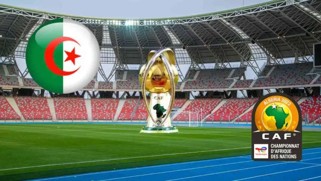Stade de football en Algérie avec le trophée de la CAN 2023 et drapeau algérien.