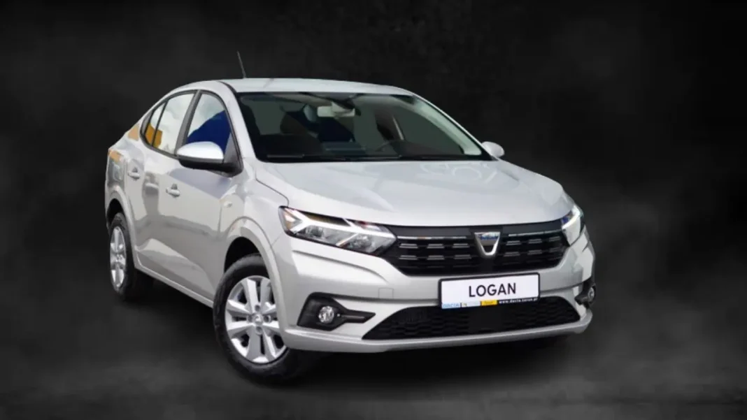 Dacia Logan en Algérie : Allons à la découverte de cette marque hors du commun. Voiture Dacia Logan blanche en Algérie, vue de face.