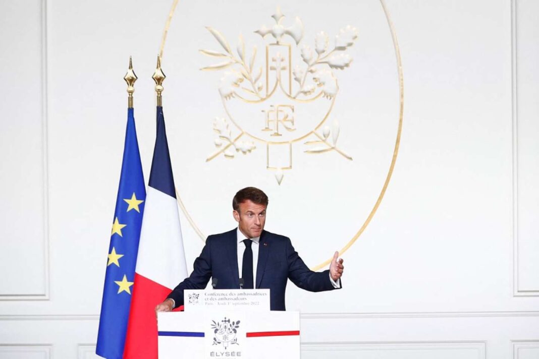 Mort de Nahel : la France réagit à la déclaration de l’ONU Emmanuel Macron parlant lors d'une conférence officielle en France.