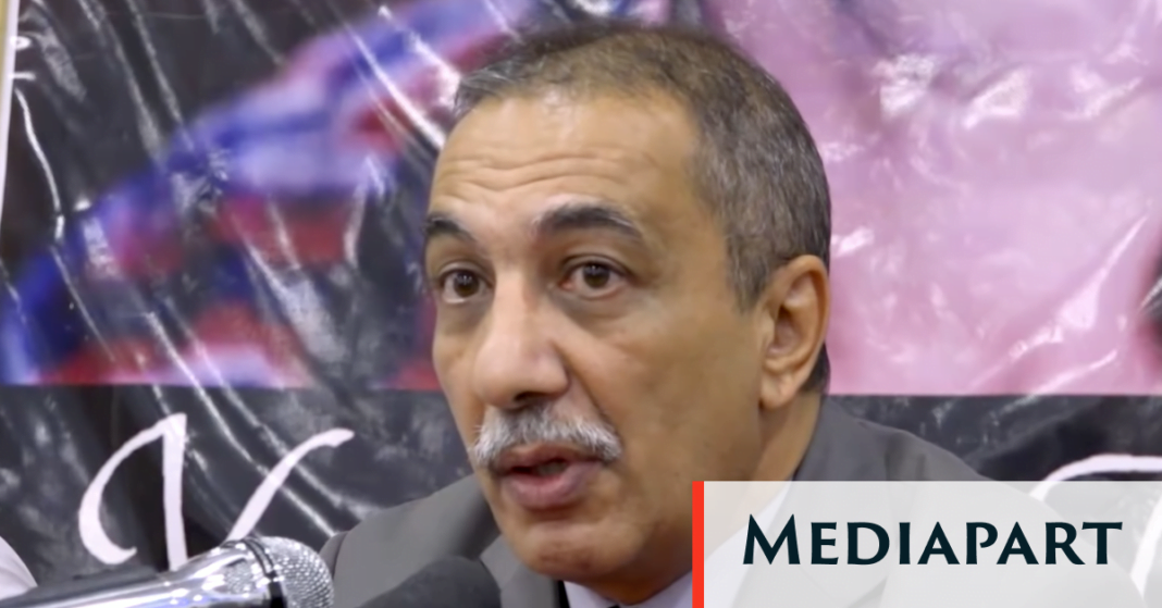 Ihsane El Kadi, journaliste, lors d'une intervention publique en Algérie.
