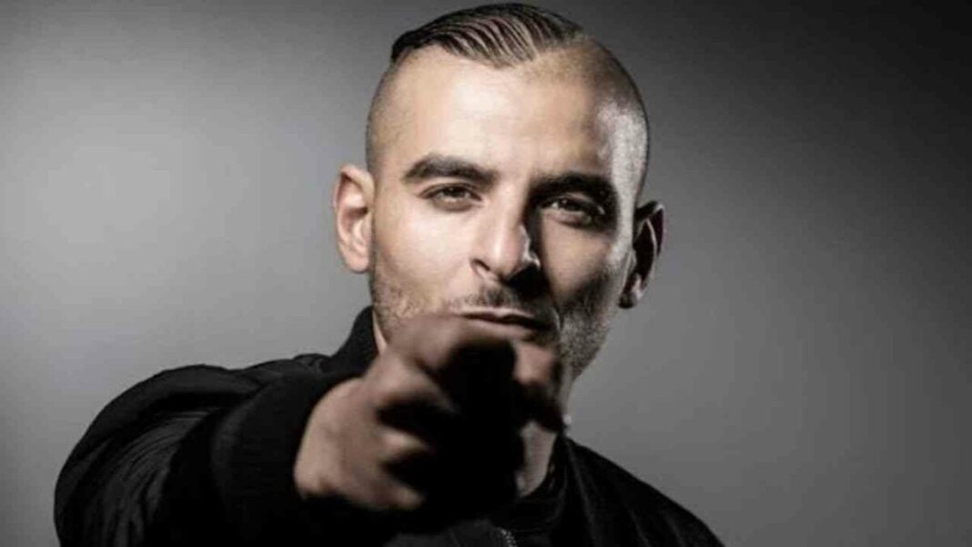 Fianso femme: Tout savoir sur les origines en Algérie, femme, âge.. de Sofiane Zermani Portrait de Sofiane Zermani, homme avec regard intense et coiffure soignée.
