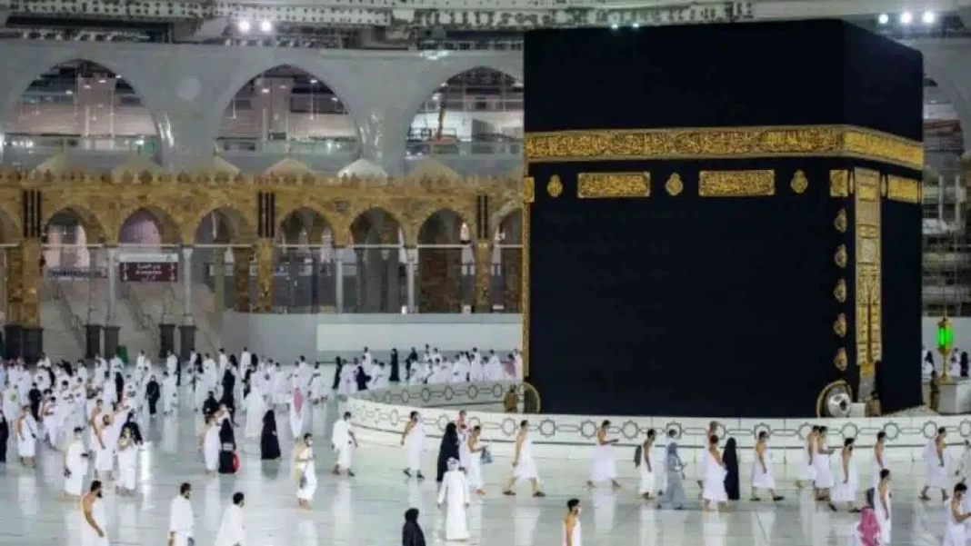 Hajj 2023 : augmentation du nombre des pèlerins algériens Pèlerins musulmans autour de la Kaaba lors du Hajj 2023.