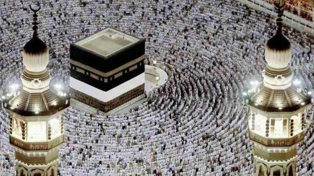Hadj 2023/Algérie : les agences de voyage anxieuses à propos du prix La Kaaba au centre de la Grande Mosquée à La Mecque lors du Hajj 2023.