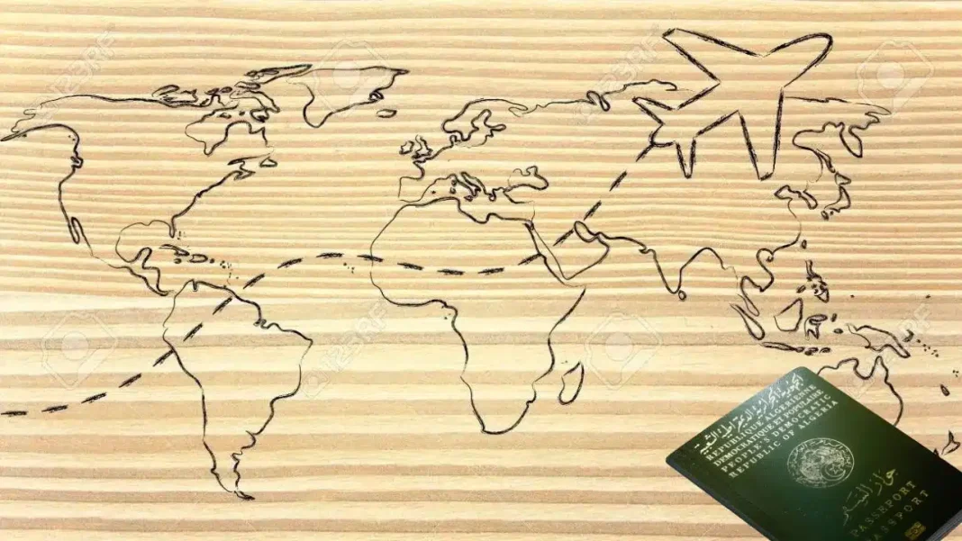 Henley Passport Index 2023 : Quelle place occupe l’Algérie ? Découvrez ! Carte du monde avec avion illustrant la mobilité internationale.
