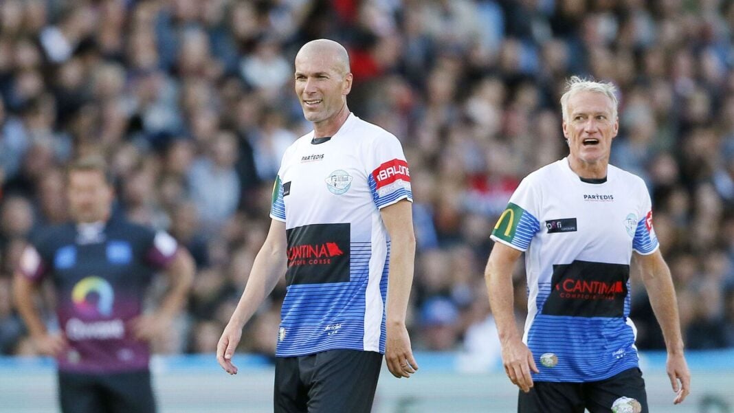 Zidane, un problème pour Deschamps! Zidane et Deschamps, deux figures du football français en compétition.