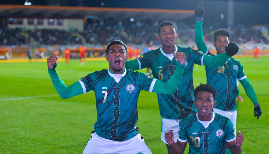 CHAN 2022: le Madagascar et le Ghana filent en quarts de finale. Joueurs de Madagascar et Ghana célébrant leur qualification en quart de finale.