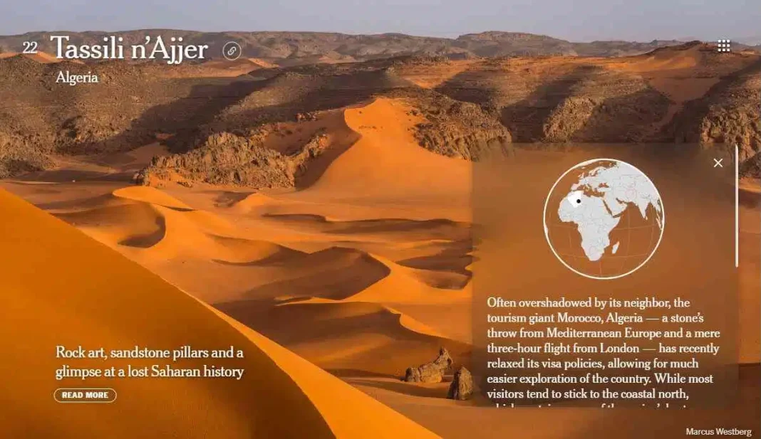 Tassili n'Ajjer, site du Sahara en Algérie Paysage désertique de Tassili n'Ajjer en Algérie avec dunes et formations rocheuses.