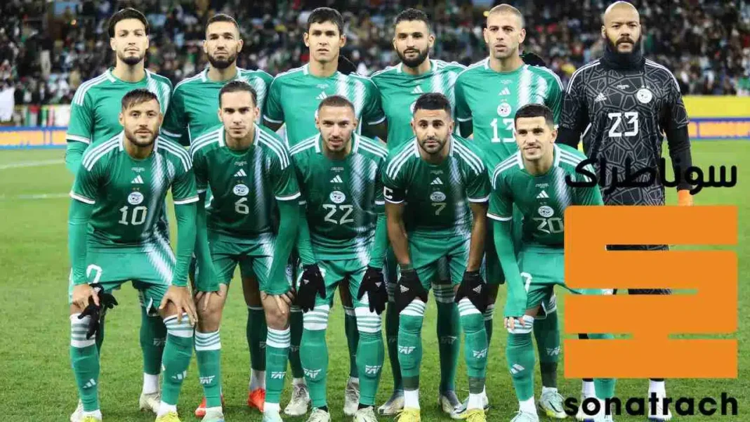 L'équipe nationale d'Algérie en maillot vert avant un match.