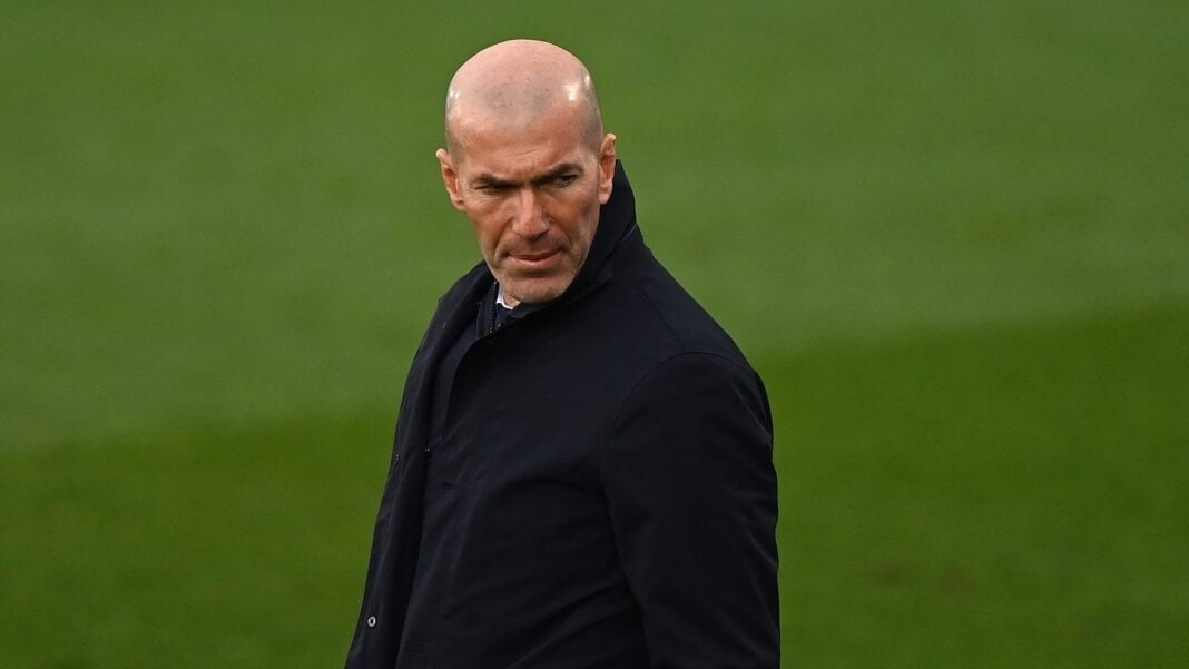 Enfin voici l’ultime condition de Zidane pour rejoindre l’olympique de Marseille Zidane sur le terrain, concentré et déterminé.