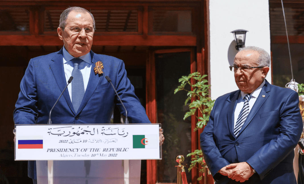 Relations Algéro-Russe : Sergueï Lavrov fait le point et s’en réjouit pour cette raison. Sergueï Lavrov lors d'une conférence avec un autre diplomate algérien.