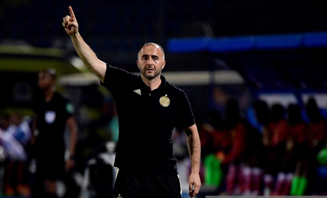 Dossier des binationaux : Djamel Belmadi contact un nouvel élément Djamel Belmadi, entraîneur de l'équipe d'Algérie, en action sur le terrain.