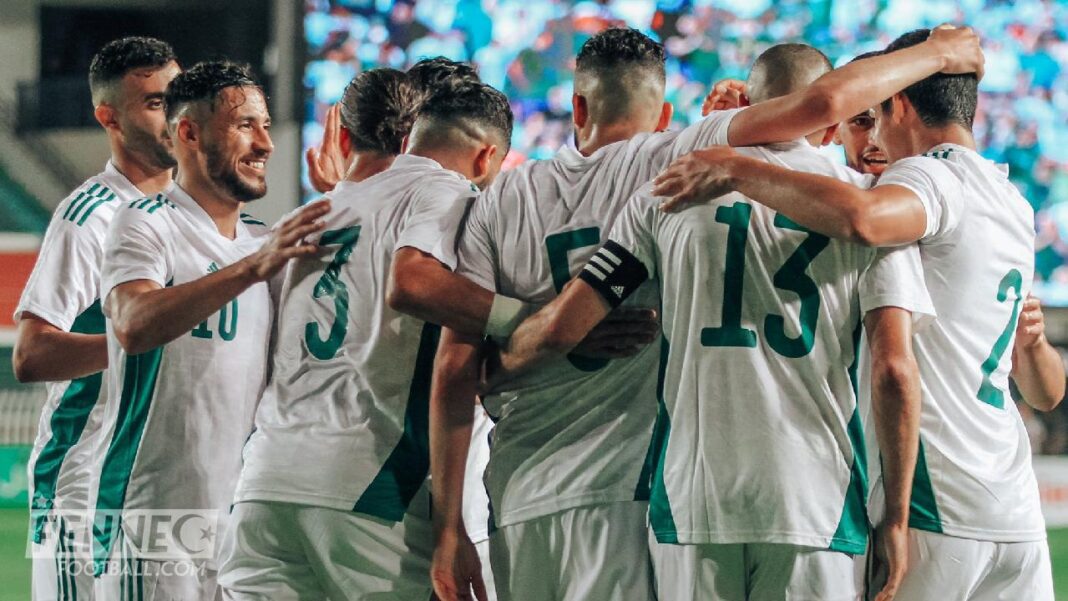 Incroyable-CAF: la FAF snobe les joueurs de équipe d’Algérie ! Joueurs de l'équipe d'Algérie en célébration collective.