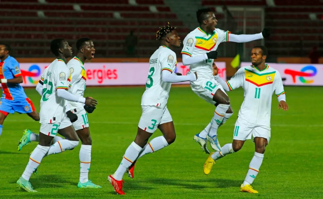 CHAN-Algérie-Sénégal : l’heure de la vengeance pour les lions ou du triomphe pour les fennecs ? Les joueurs algériens célèbrent un but lors du match contre le Sénégal.