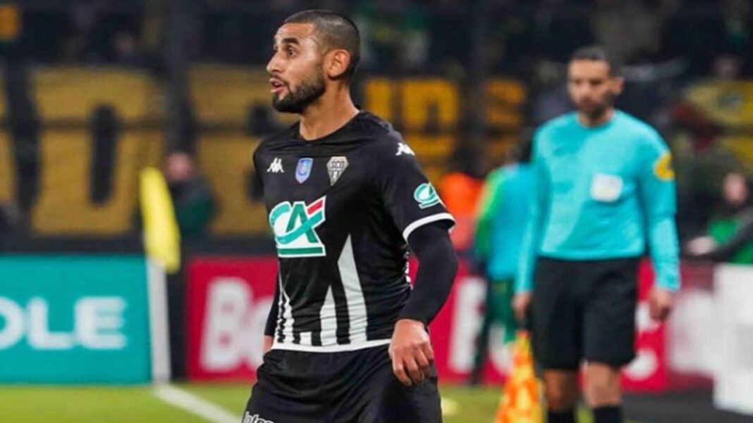 Faouzi Ghoulam parle de son retour en sélection algérienne Faouzi Ghoulam en tenue de football lors d'un match en Algérie.