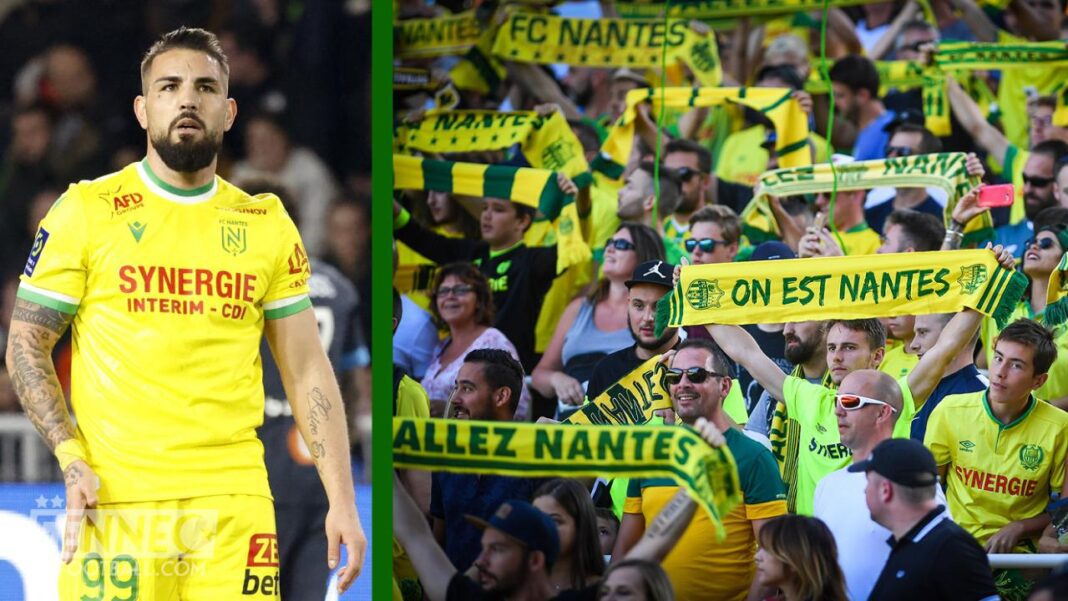 Hué par les supporters de Nantes, Andy Delort leur adresse ce message sans détour ! Andy Delort et supporters de Nantes avec écharpes jaunes et vertes.