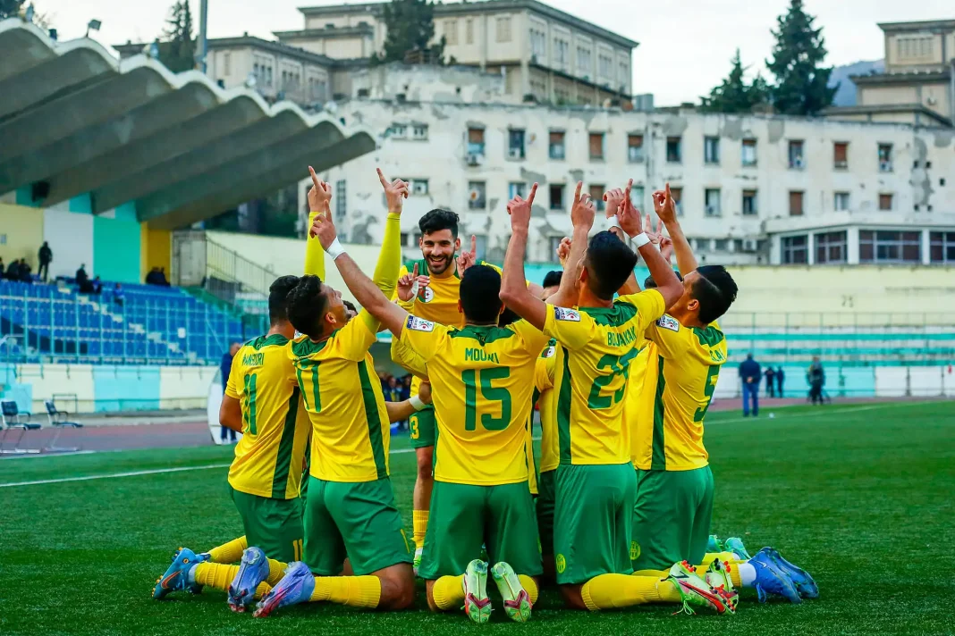JS Kabylie : scandale du siècle en Ligue des champions de la CAF Équipe de JS Kabylie célébrant une victoire en Ligue des champions de la CAF.