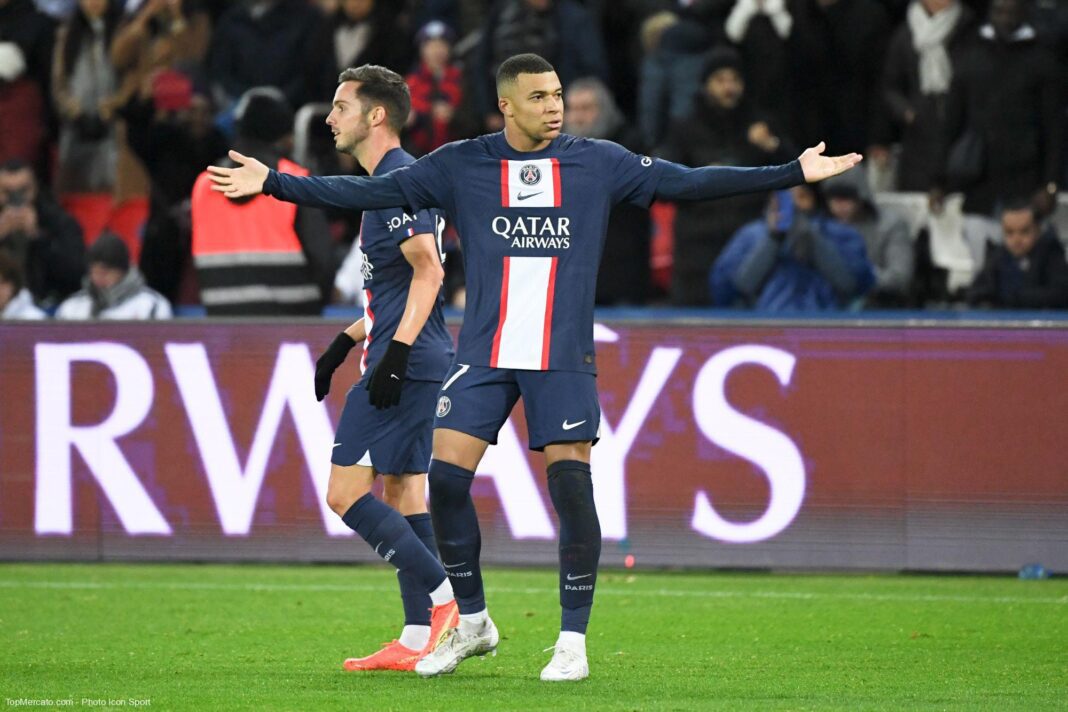 Mbappé en feu sur Instagram Kylian Mbappé en action lors d'un match de football.