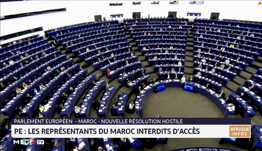 séance en cours Salle du Parlement européen avec des députés assis.