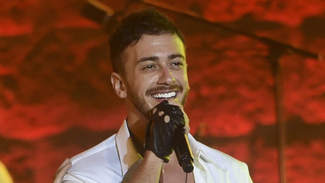Saad Lamjarred en concert au Maroc Saad Lamjarred chante lors d'un concert marocain.