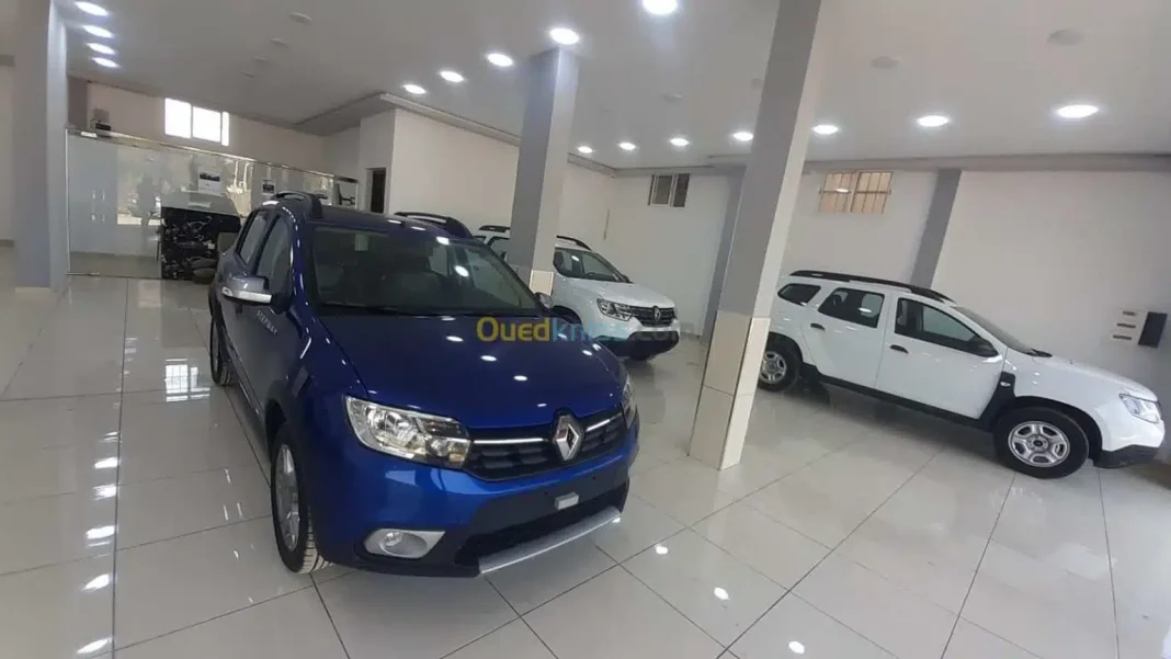Algérie : Découvrez le prix de la nouvelle Renault Sandero modèle Diesel Voiture Renault Sandero Diesel dans un showroom moderne en Algérie.