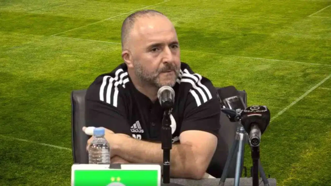 Equipe d’Algérie : Découvrez le nouveau salaire de Belmadi Belmadi, entraîneur de l'équipe d'Algérie, lors d'une conférence.