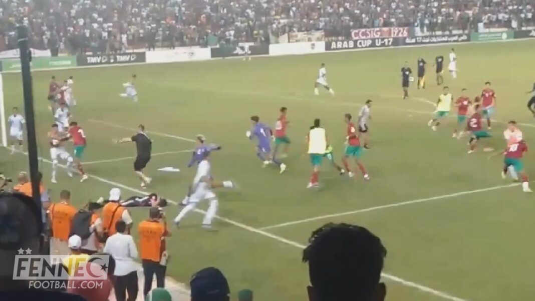 Incident ! Ce joueur algérien a suscité la bagarre générale à cause de… Échauffourée entre joueurs et supporters lors d'un match de football.