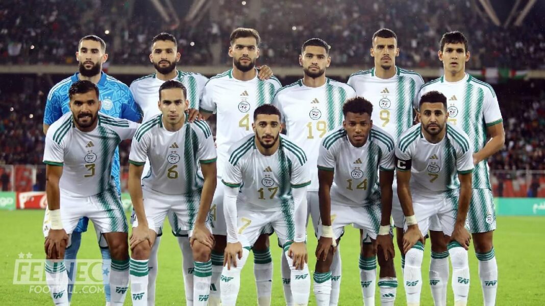 Les joueurs de l'équipe d'Algérie avant un match important.