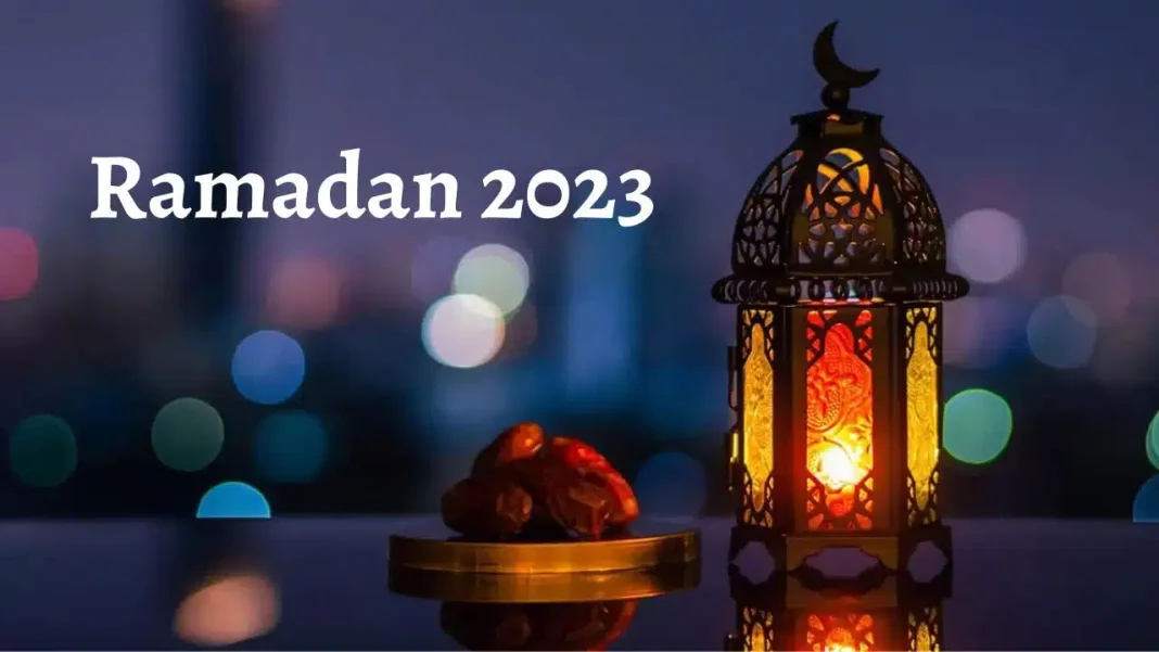 Lanterne de Ramadan illuminée avec dattes pour l'Iftar.
