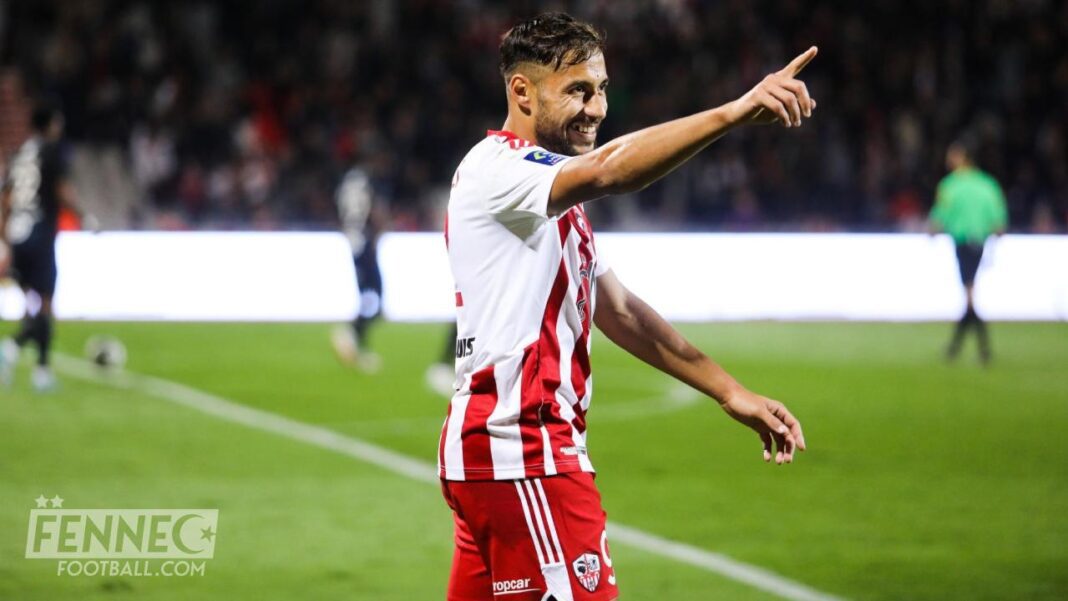 Équipe d’Algérie : Voici l’énorme salaire de Youcef Belaili à Ajaccio Youcef Belaili célèbre un but avec le maillot d'Ajaccio.