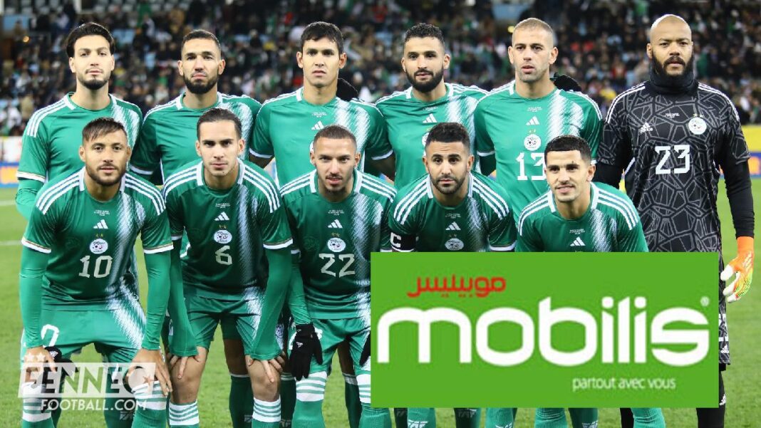 Groupe de joueurs de l'équipe d'Algérie en maillot vert.