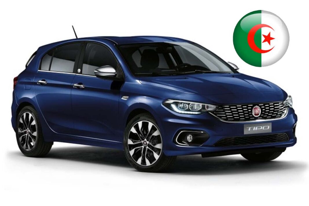 Découvrez les nouveaux prix des voitures Fiat après l’application des remises… Voiture Fiat Tipo Sedan bleue avec drapeau algérien.