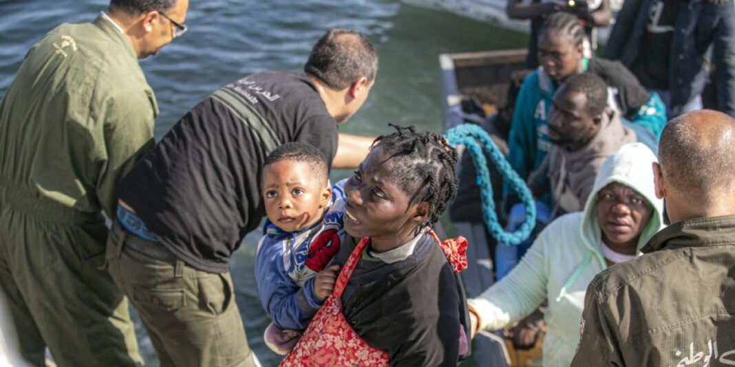 Invasion de la Tunisie par les migrants africains : L’Algérie est la cible visée. Et pour cause… Migrants africains en Tunisie, situation critique et préoccupante.