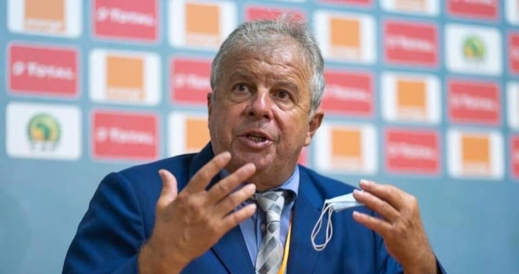 Victoire de l’Algérie sur le Niger : les déclarations lunaires de Jean-Michel Cavalli Jean-Michel Cavalli s'exprimant lors d'une conférence sportive.