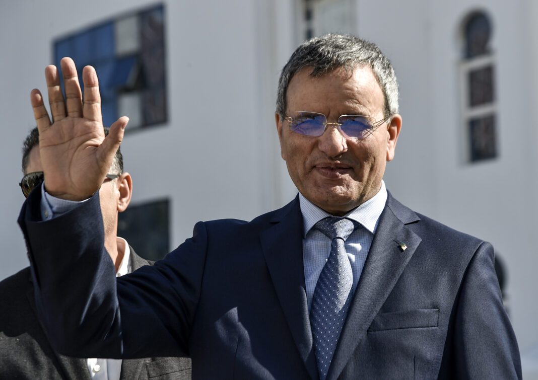 L’Algérie est exclusivement arabe, selon le général Ali Ghediri Général Ali Ghediri saluant lors d'un événement public.