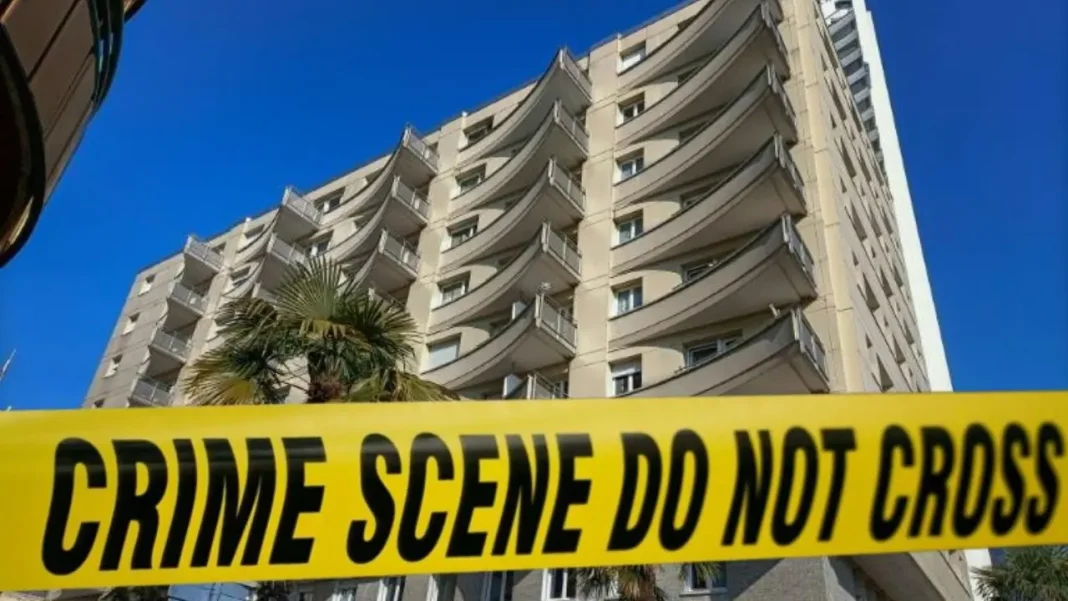 Mort mystérieuse des petites-filles de Mouloud Feraoun : Voici des vérités insoupçonnées issues de l’enquête. Immeuble résidentiel avec ruban de scène de crime jaune.