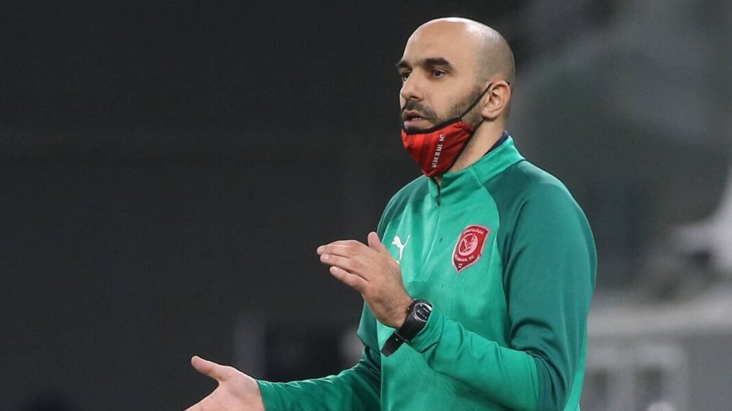 Racisme en Espagne : Les joueurs marocains en paient les frais, de cette façon. Joueur marocain portant un maillot vert et un masque facial lors d'un match.
