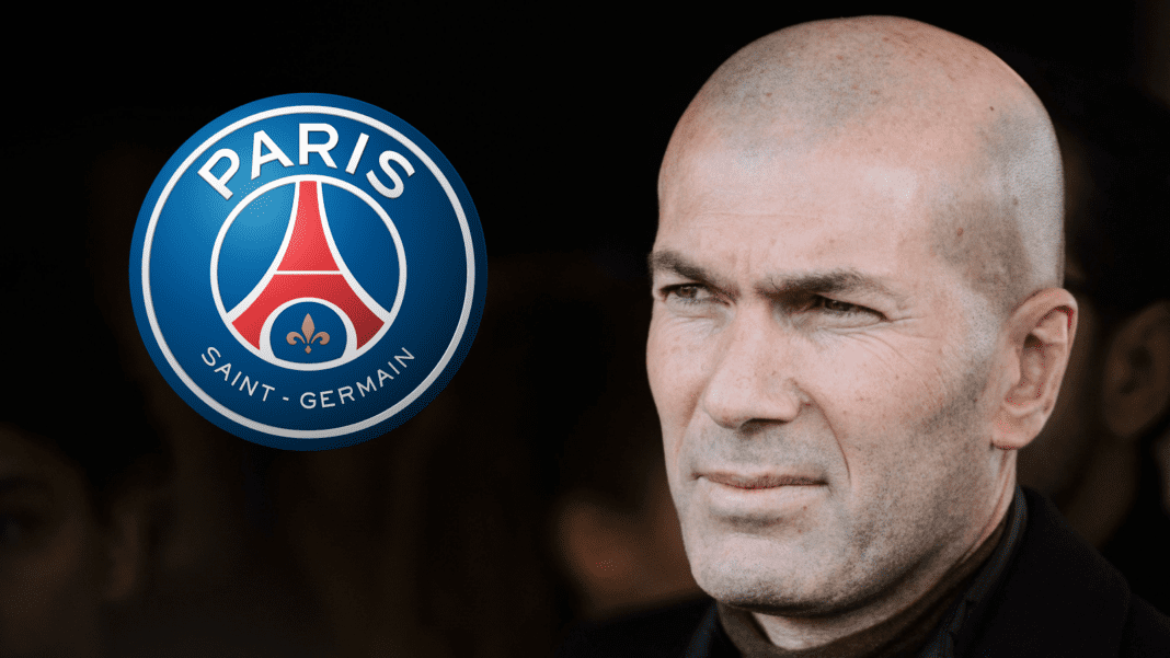 Zinedine Zidane, entraîneur du PSG, regardant sérieusement.